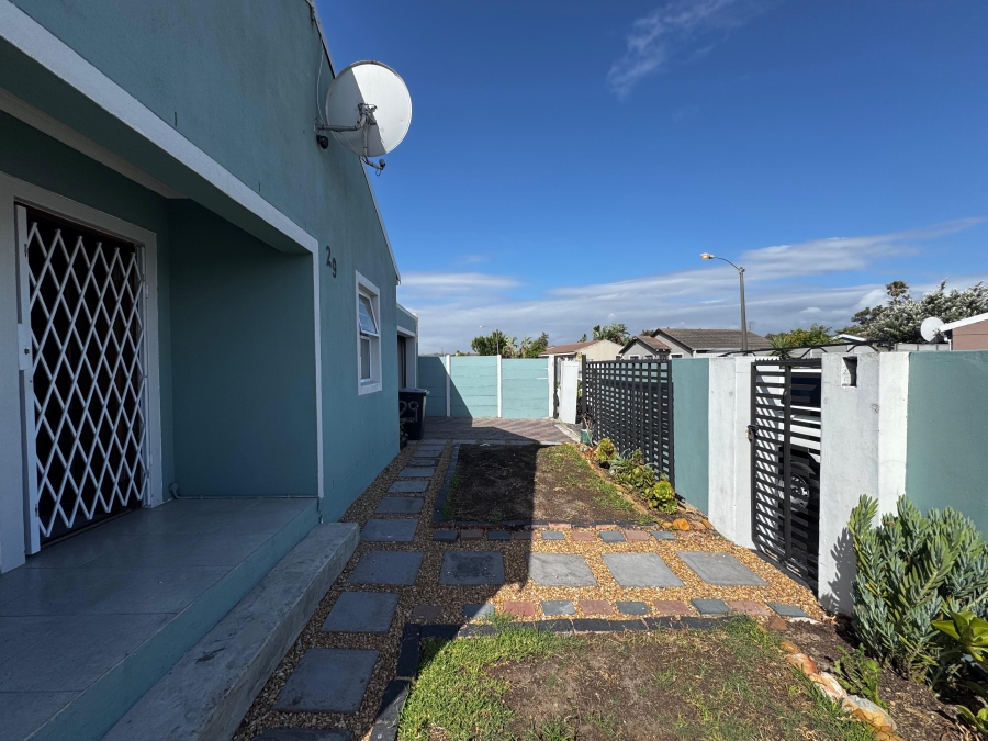 2 Bedroom Property for Sale in Gaylee Western Cape